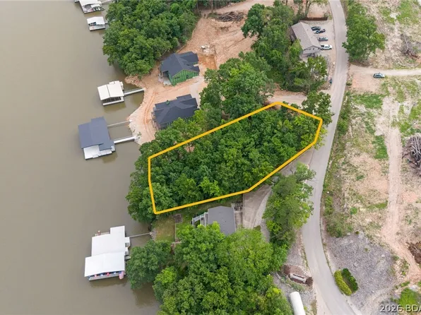 5 Pershing Dr, Camdenton, MO 65020