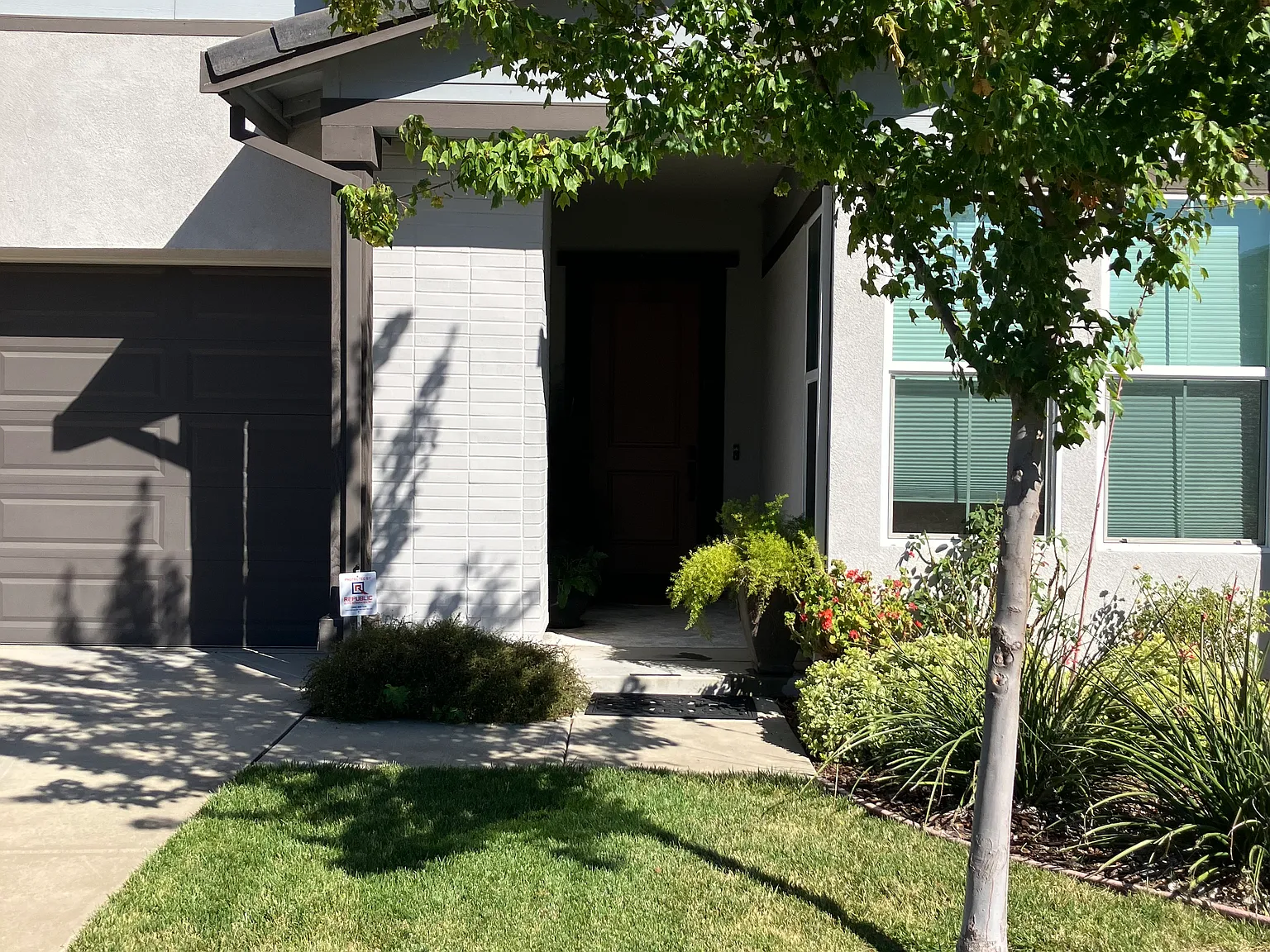 3 bed, 2.5 bath, 2051 sqft, $3,800 — Photo 4