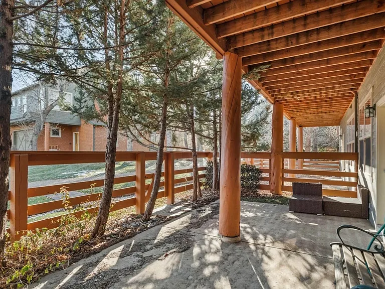 536 Evans Ct — Photo 31