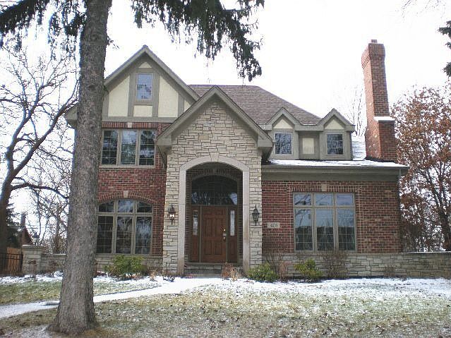 Beautiful Estate home in the heart of Hinsdale!