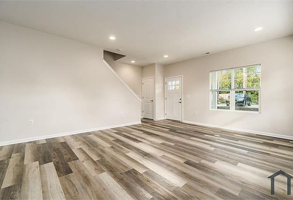 5th image of 2085 Avalon Pl #1