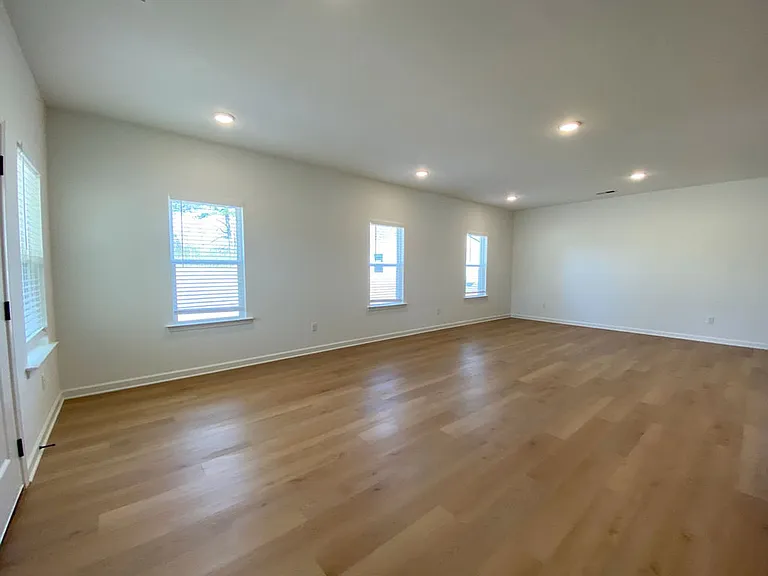 119 Oak Ave — Photo 4