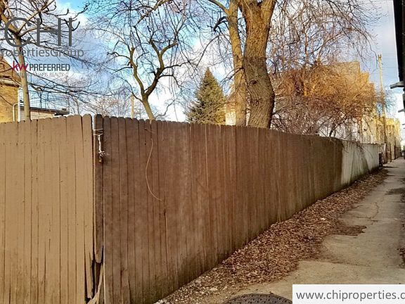 3rd image of 3024 W Bloomingdale Ave
