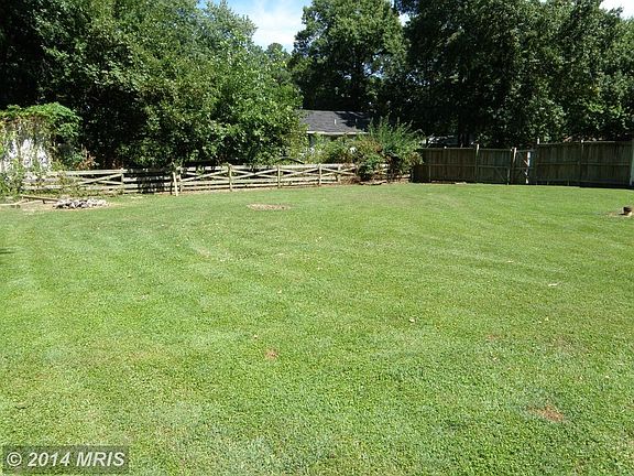 Huge fenced rear lot