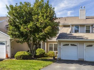 6 Sandpiper Dr, Parlin, NJ 08859