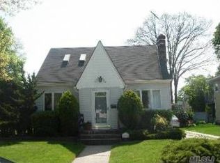 1936 Russell St, Bellmore, NY 11710