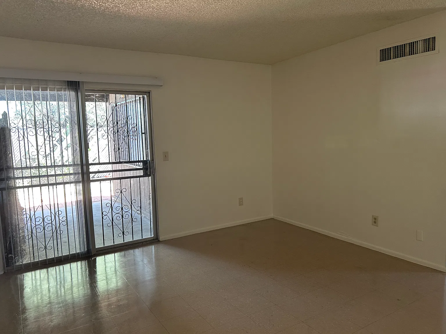 2 bed, 850 sqft, $1,015 — Photo 3