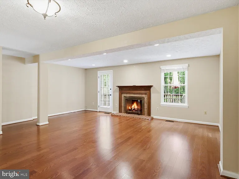 1563 Autumn Ridge Cir — Photo 8