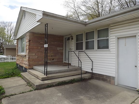 2nd image of 205 N Ash St