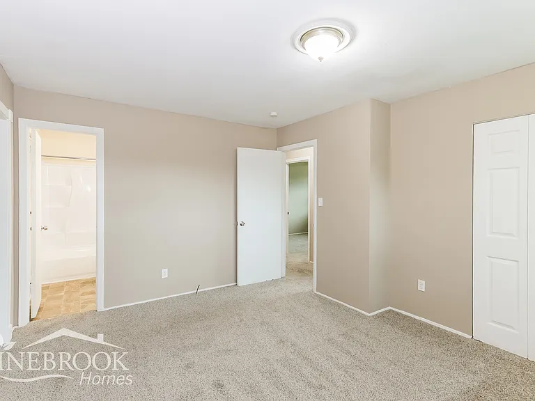 3621 Lexington Dr — Photo 9