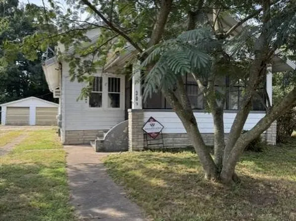 303 W Market St, Palestine, IL 62451