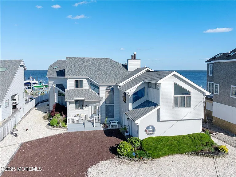 1207 Capstan Dr — Photo 4
