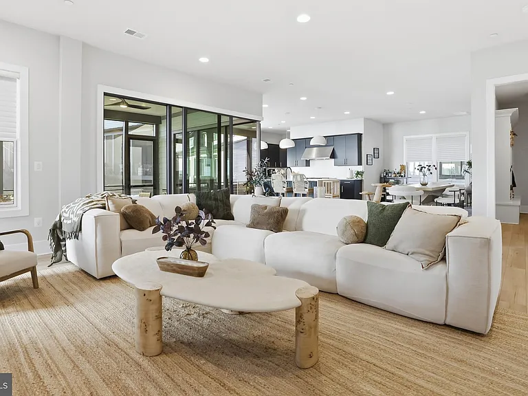 9725 Lantana Way — Photo 10