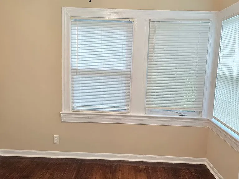 583 Colonial Cir — Photo 6