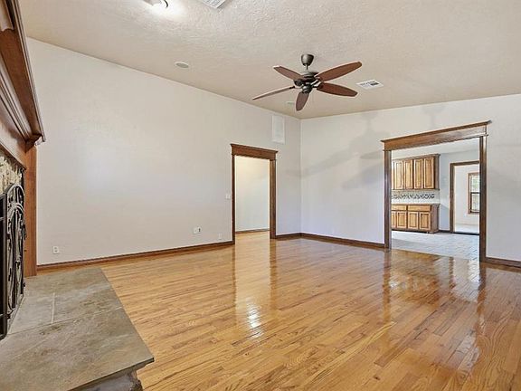 5th image of 1319 W Aries Rd