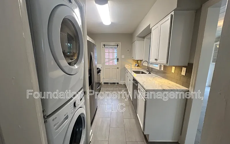 3 bed, 1.5 bath, 1689 sqft, $2,200 — Photo 4