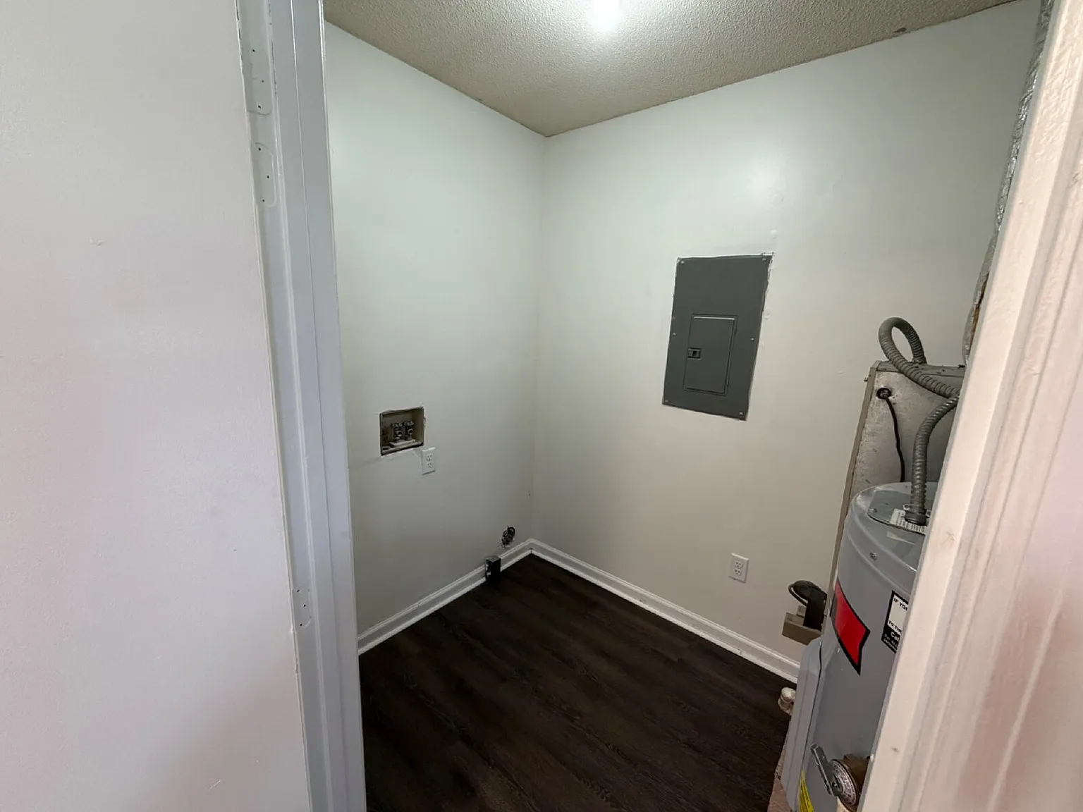 2 bed, 1.0 bath, $1,025 — Photo 4