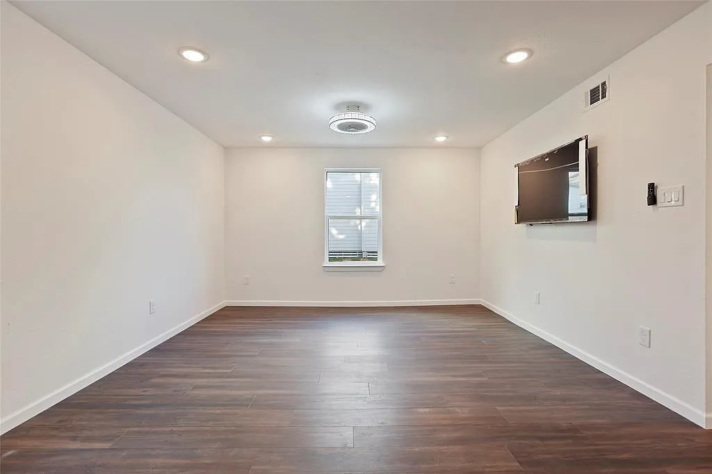 310 Delmar St — Photo 4