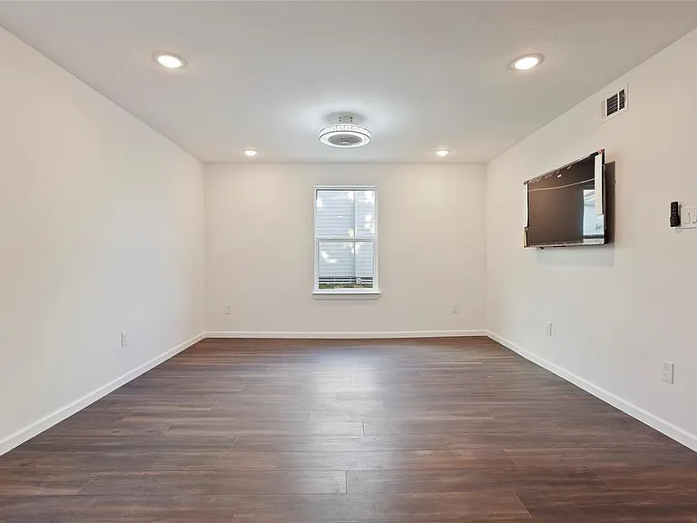 310 Delmar St #D — Photo 4