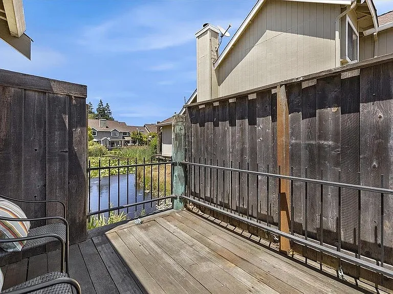 405 Creekside Ln — Photo 12