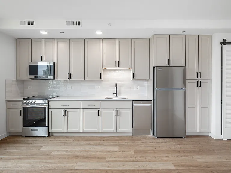 The Nest at Lincoln Park West — Photo 17