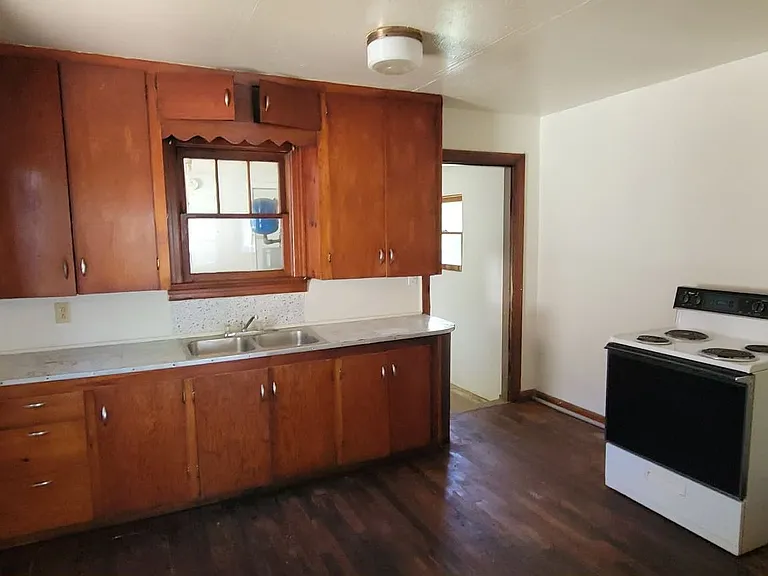 272 Cornelison St — Photo 2