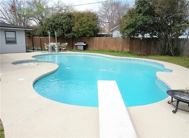 1st image of 7629 Circle Dr