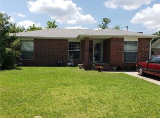 604 E Locust St, Tecumseh, OK 74873