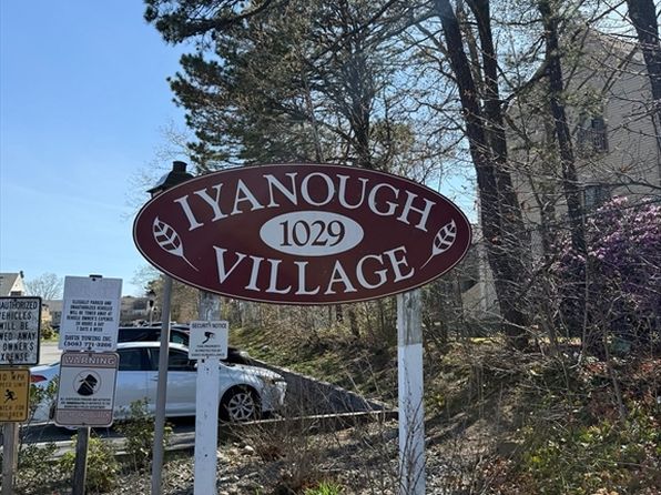 1029 Iyannough Rd APT 4C, Hyannis, MA 02601
