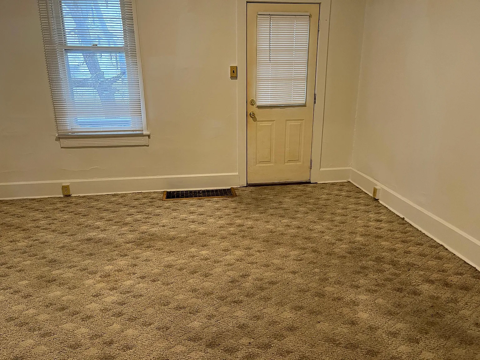 2 bed, $860 — Photo 3