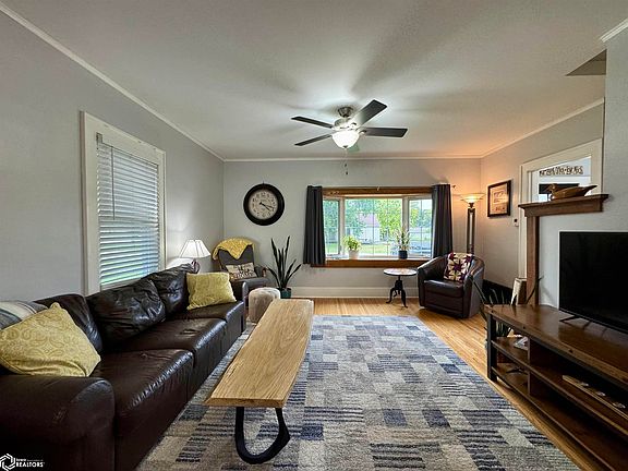 4th image of 103 Lake St