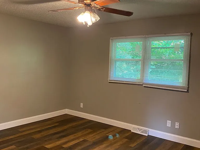 883 Roanoke Dr — Photo 38