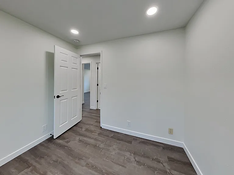 20710 SW Jay St — Photo 8