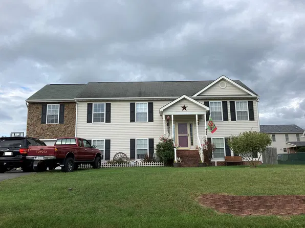 8717 Lancaster Gate Rd, Fredericksburg, VA 22408