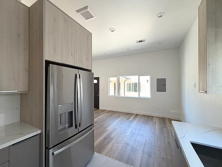 7219 1/2 Summitrose St — Photo 9