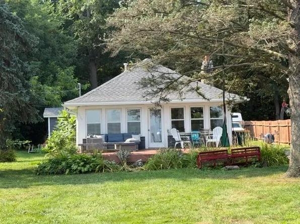 3407 Crystal Bay Rd, Wayzata, MN 55391