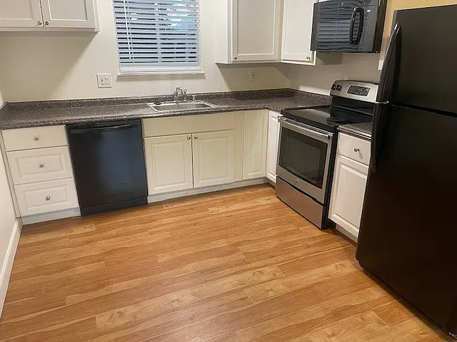 2 bed, 1000 sqft, $2,300 — Photo 3