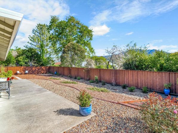 448 Oak Brook Lane, Santa Rosa, CA 95409
