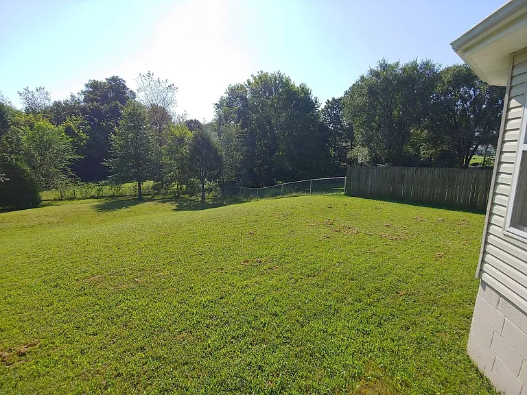 2112 Ford St — Photo 12