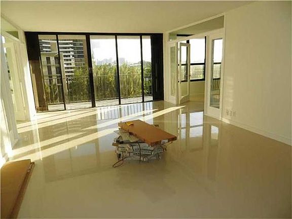 5th image of 780 Ne 69 St #605