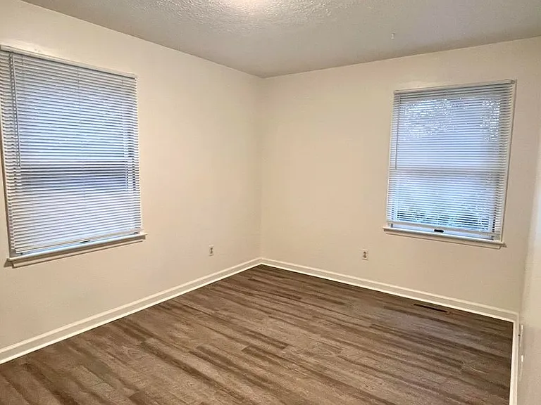 1477 Sandy Cir — Photo 15
