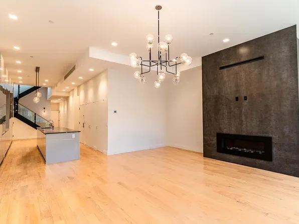 391 Broadway image 3 of 19