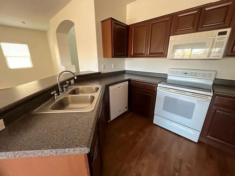 22257 N Gibson Dr — Photo 6