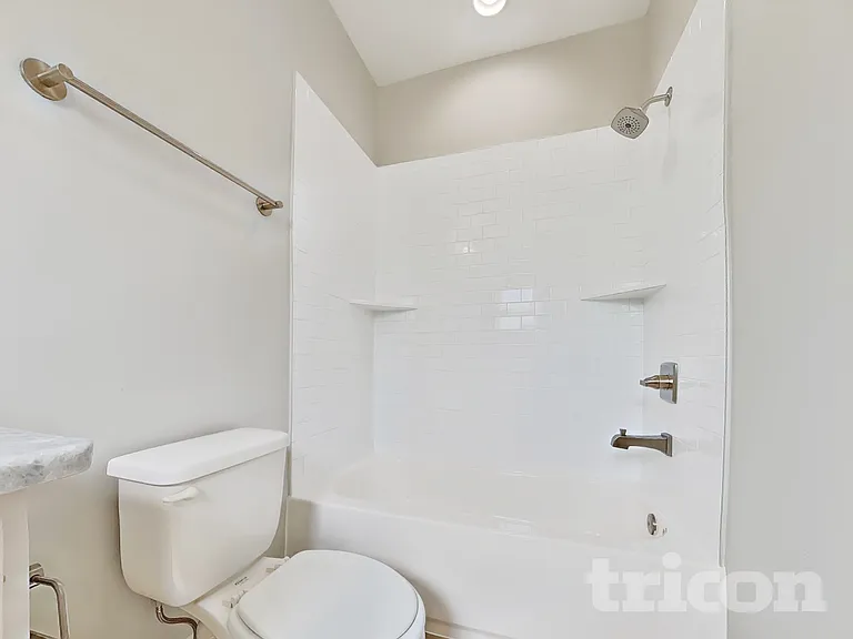 1244 Hillwood Private Cv — Photo 11