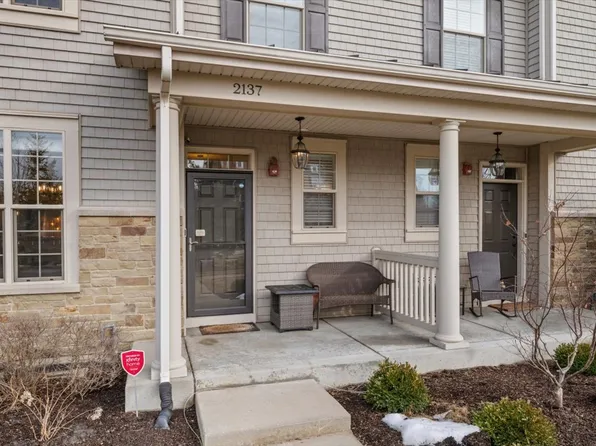 2137 Dauntless Dr, Glenview, IL 60026