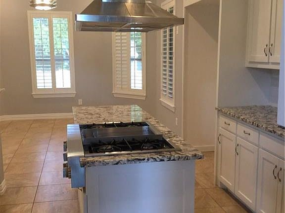 4th image of 908 Country Creek Ln