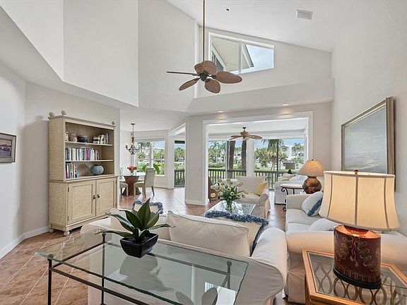 3rd image of 805 S Harbor Dr