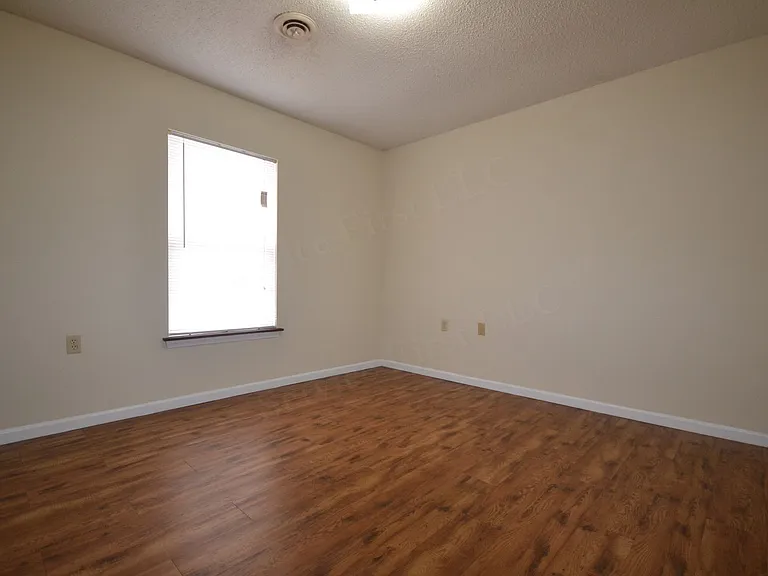 503 Broad St — Photo 14