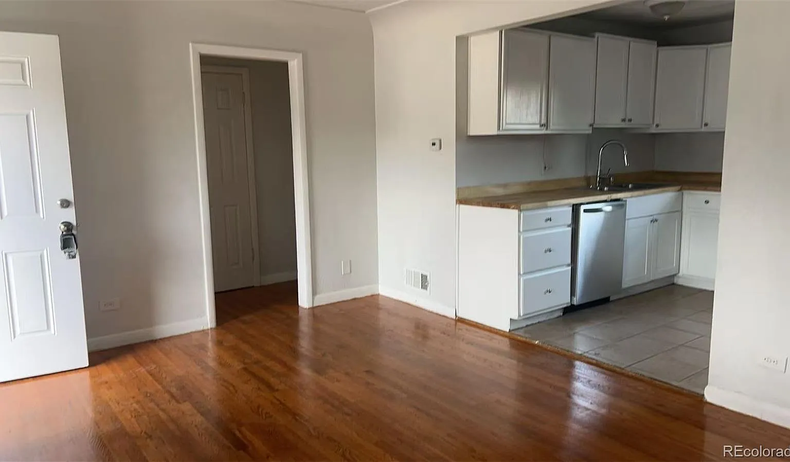 3 bed, 1.0 bath, 947 sqft, $2,400 — Photo 4