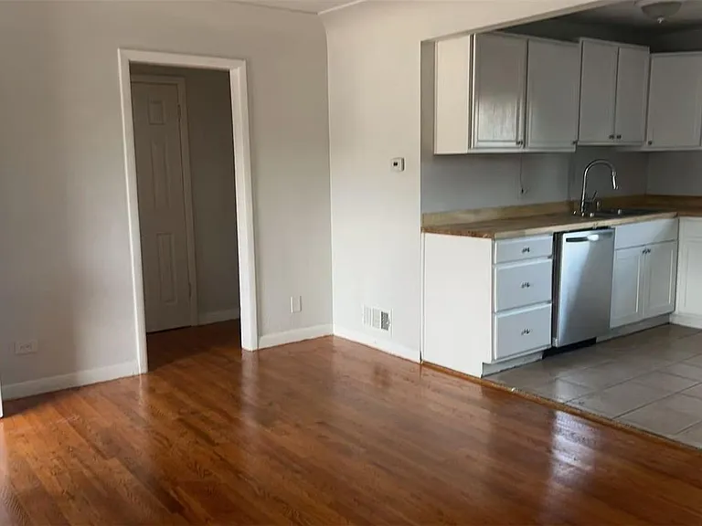 556 Wolff St — Photo 4